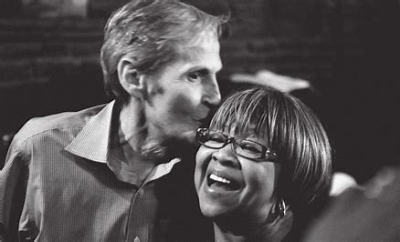 #MoviesInMusic

#LevonHelm x #MavisStaples #TheWeight

#AllisonRussell✍️🏾#Levon is gone now physically to us but to hear his voice sing with 1 of his fav humans of all time #Mavis is really joyful

🎼It's just ol' Luke & he's waitin' on the #JudgementDay

💥youtube.com/watch?v=Sijboi…