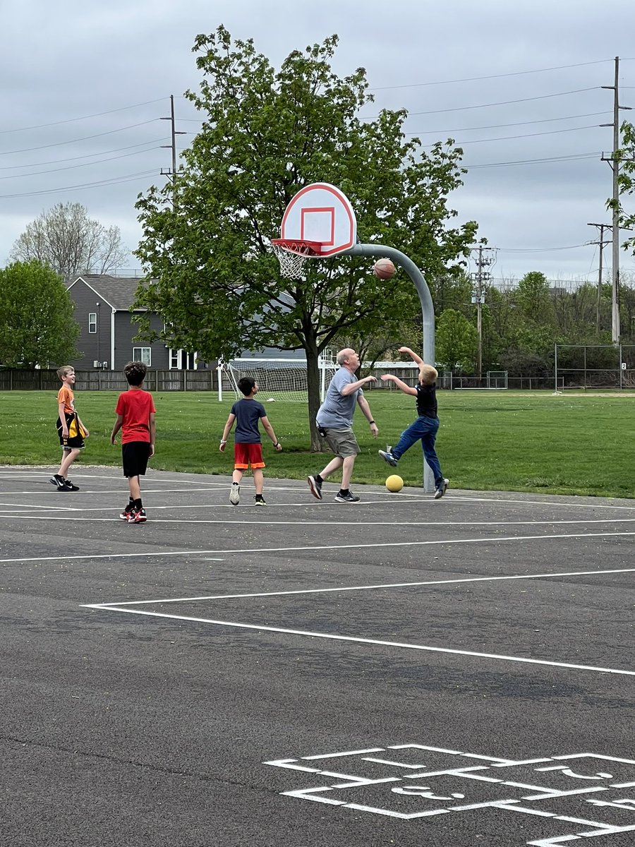 Mr. Berry taking a few minutes to shoot some hoops with @SlateHillStars 5th graders #ourcustodianisbetterthanyours #itsworthit