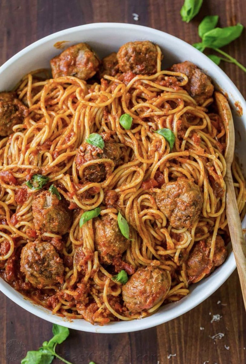 Eatwithbunmi's tweet photo. 📖 Meatball Pasta💧 

Available in 1.5 liter upward👌🏾. To order, kindly send a DM or click on the link in my bio to send me a direct watsapp message. 

#890k #MummyZee #Skiibii #GoTunde #Ibadanfoodvendor #Foodvendorinibadan #SeyiMakinde #Ibadanluxury https://t.co/h8sosSkald