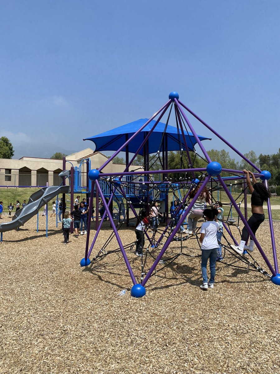 Ms. Brannen’s class is teaching Ms. Bender’s class the rules and how to use the big kids playground. #thisisrusd #arroyorusd #arroyoaztecs #playgroundbuddies