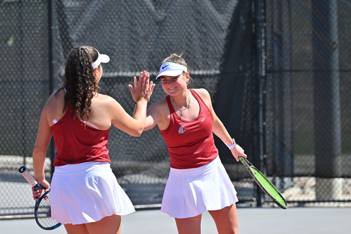 Cougars even it up as Hania and Martina pull out 7-5 win at No. 3. Doubles point comes down to No. 1 where Cougs are down 5-6. #GoCougs