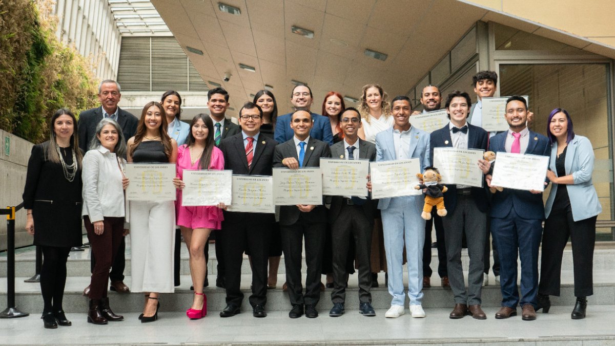 ¡Hoy celebramos a los nuevos maestros en Ingeniería Biomédica de la Universidad de los Andes! 🥼🧠💻

En este día especial, los felicitamos no solo por alcanzar esta importante meta académica, sino también por el compromiso y la visión que han demostrado. 🌟👩‍🎓👨‍🎓