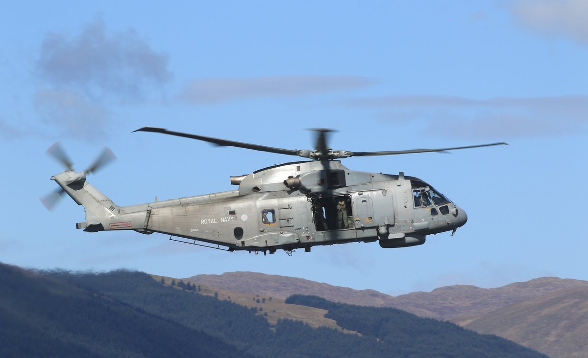 Tiger 69 low level over the River Clyde today - Royal Navy Merlin ZH854 #RoyalNavy #Navy #helicopters