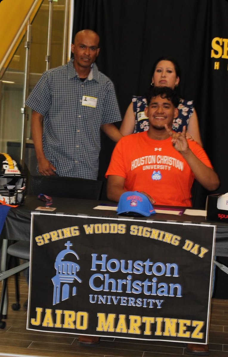 Great years in highschool many more to come 🚀🤘🏾 #hcufootball