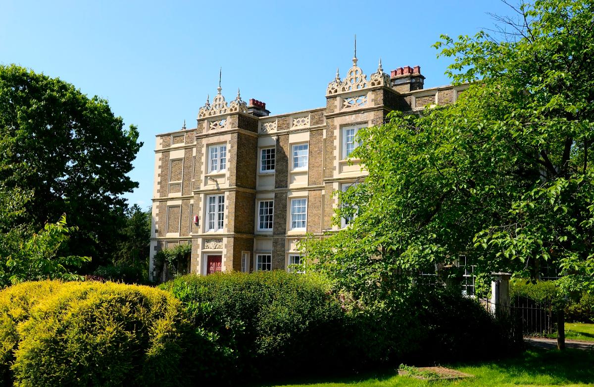 tefldotcom's tweet image. Join our team at Emerald Cultural Institute (UK) this summer and teach English to students aged 9-18. We are hiring Centre Directors, Directors of Studies, and teachers in Kent, Ascot, Berkshire, and London. Apply now at tefl.com/s/11693 #tefljobs #tefl #summerteach