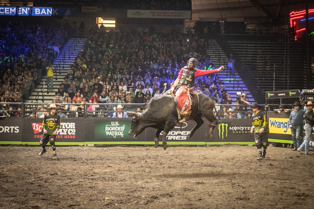 Get ready for a weekend of @PBR! 🐂 Make sure to check out our Know Before You Go guide before heading to the Dome. More information - tacomadome.org/events/detail/…