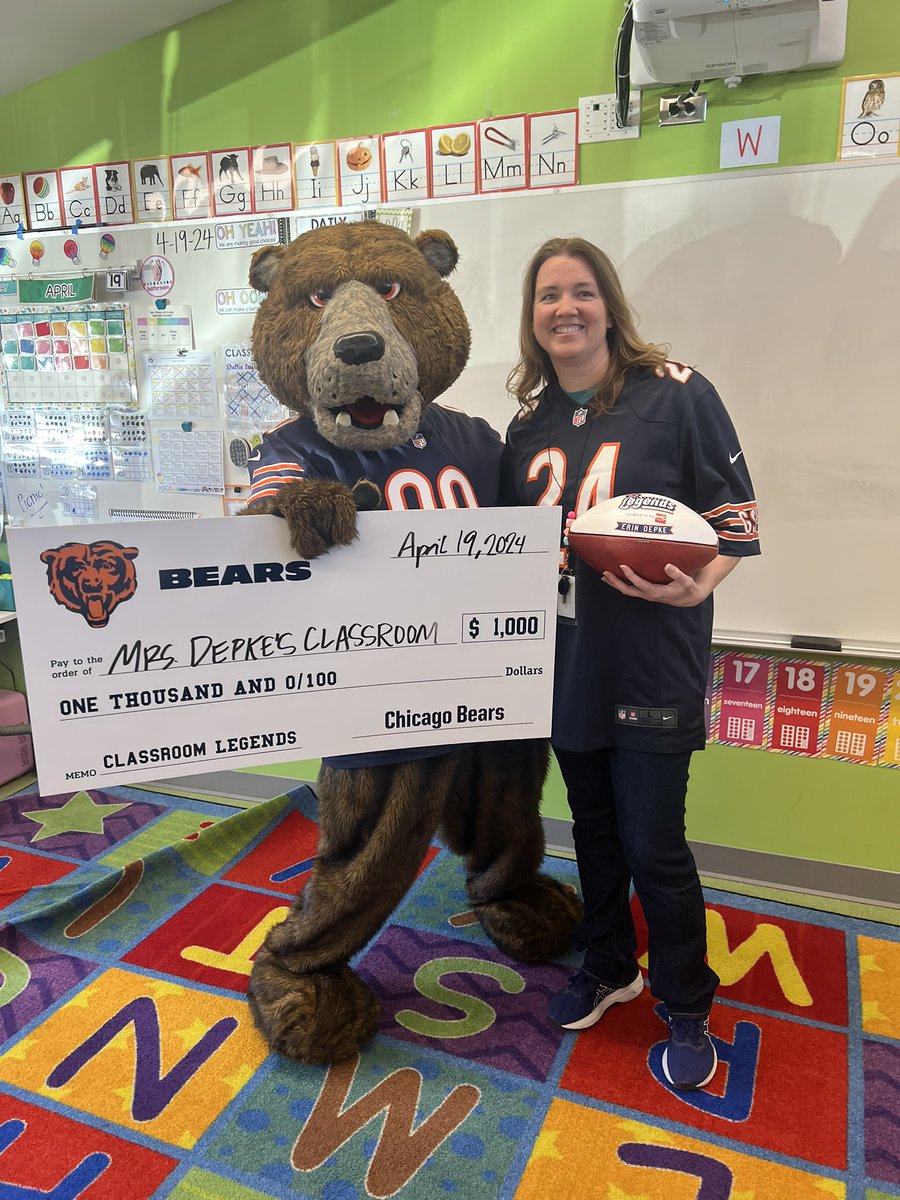 Congratulations to Mrs. Depke at Blythe Elementary School who was recognized today as a @ChicagoBears Classroom Legend! Mrs. Depke is a math interventionalist who consistently brings creative ideas and positive energy to her students to help them succeed. 🙌 Nominate your