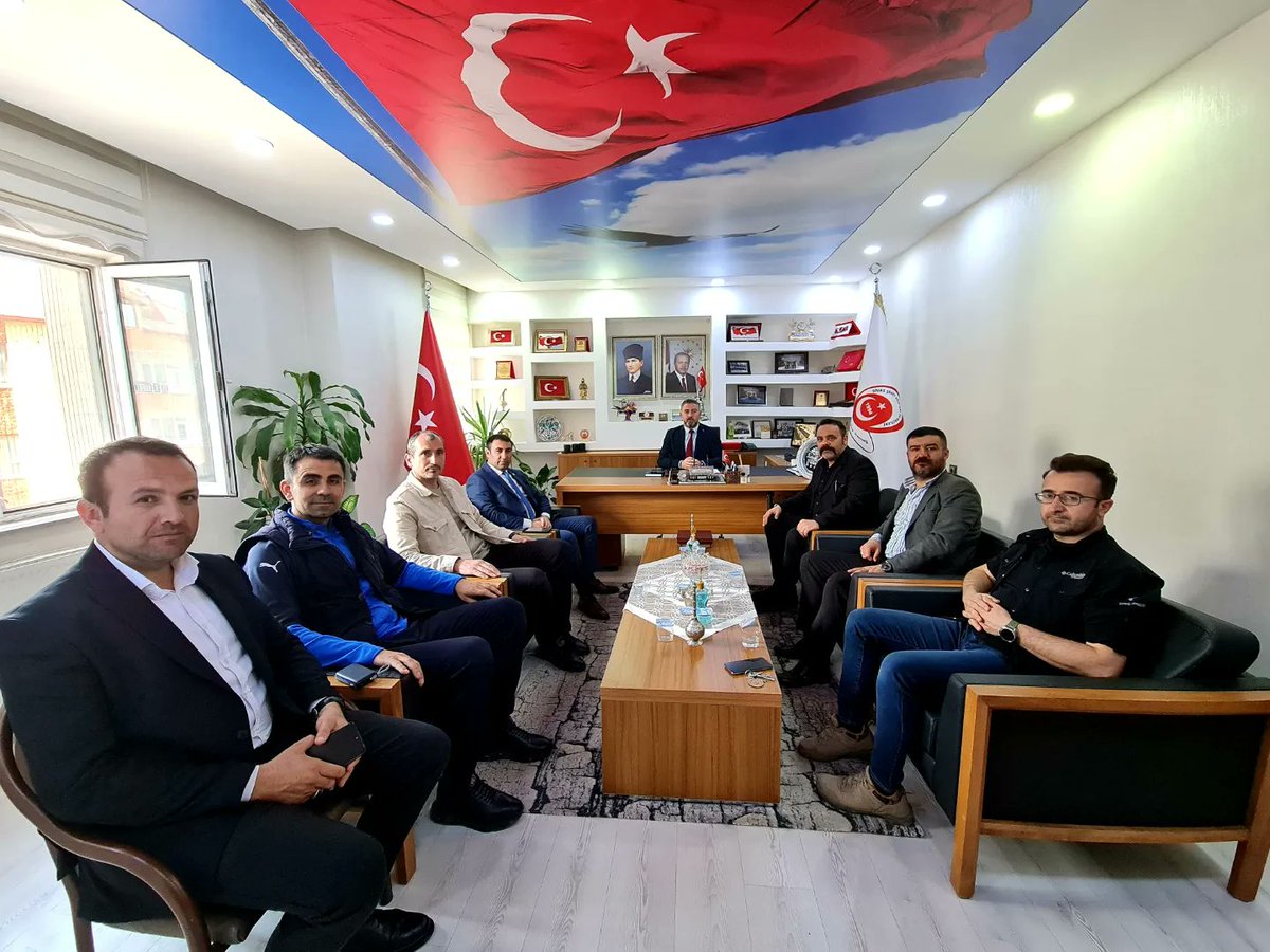 14-20 Nisan Şehitler haftası münasebetiyle derneğimize ziyarete gelen Sivas Alperen Ocakları Başkanı Zeki KAYA ve Yöneticilerine nazik ziyaretlerinden dolayı teşekkür ederim.
#sivas #şehitlerhaftası #alperenocakları #alperenler #ziyaret