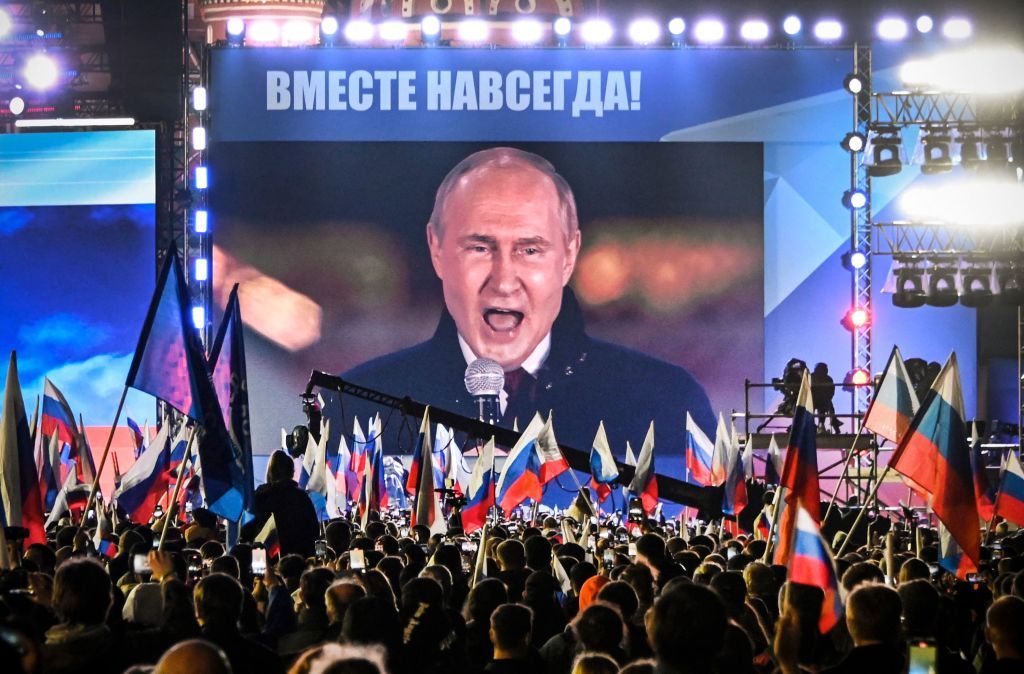 Russia is Europe's most right-wing authoritarian regime, annexing & destroying Europe's poorest country. But NOT ONE SPEAKER, NOT ONE PANEL at this event. This is a festival of narcisistic self congratulation, distracting the European left. Today's NO PASARAN fight is in Ukraine