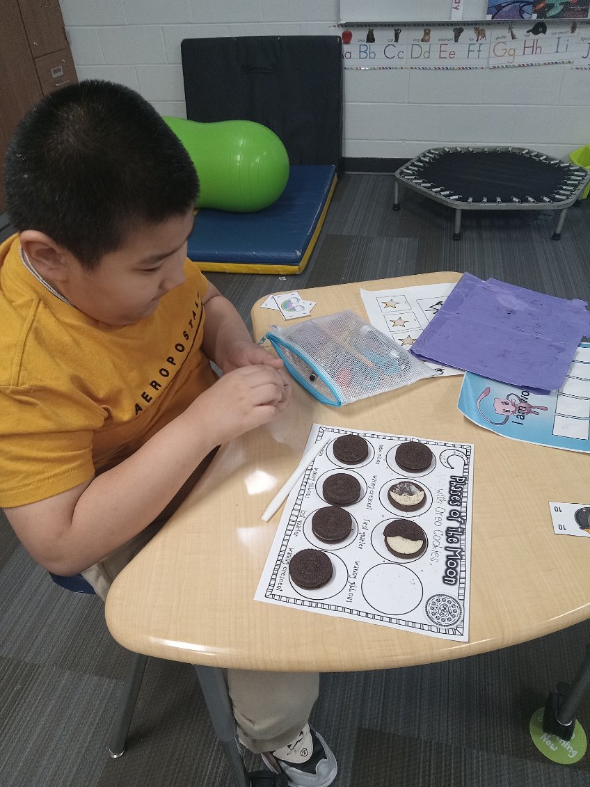 PREPRIDE's tweet image. After all the hype over the recent solar eclipse, these students wanted to learn more about the moon.  Using Oreos, they modeled each of the 8 phases of the moon!