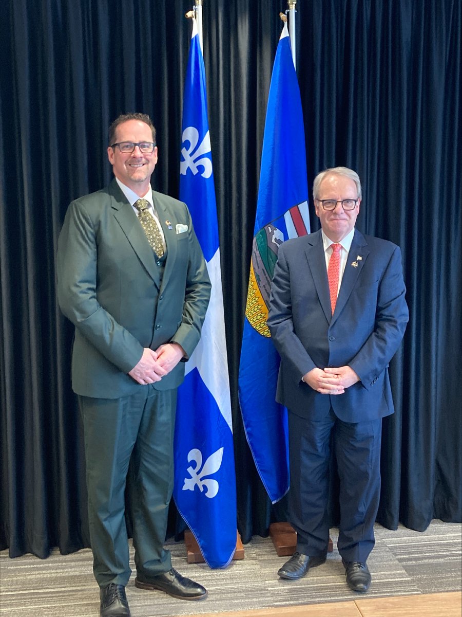 📸 Belle rencontre plus tôt cette semaine entre M. James Carpenter, représentant principal du gouvernement de l'Alberta, et M. Mario Lavoie, chef de poste du Bureau du Québec à Ottawa, pour discuter du respect des champs de compétence des provinces.