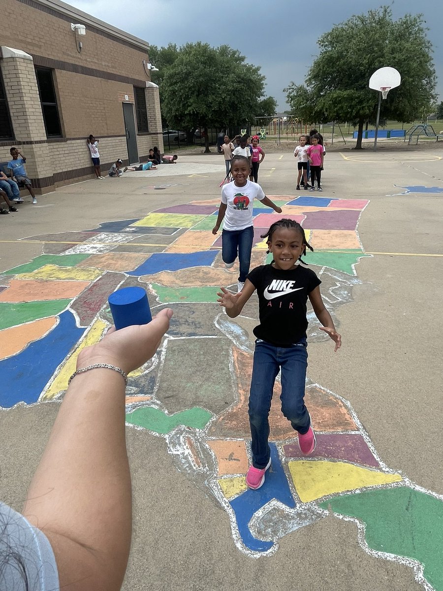 It’s no secret that kinder loves a good 3D shapes relay! Thanks @MsCVallesteros for letting us celebrate the end of a unit with your class! @SheridanCFISD @CFISDPK1 @TeganOgilvie