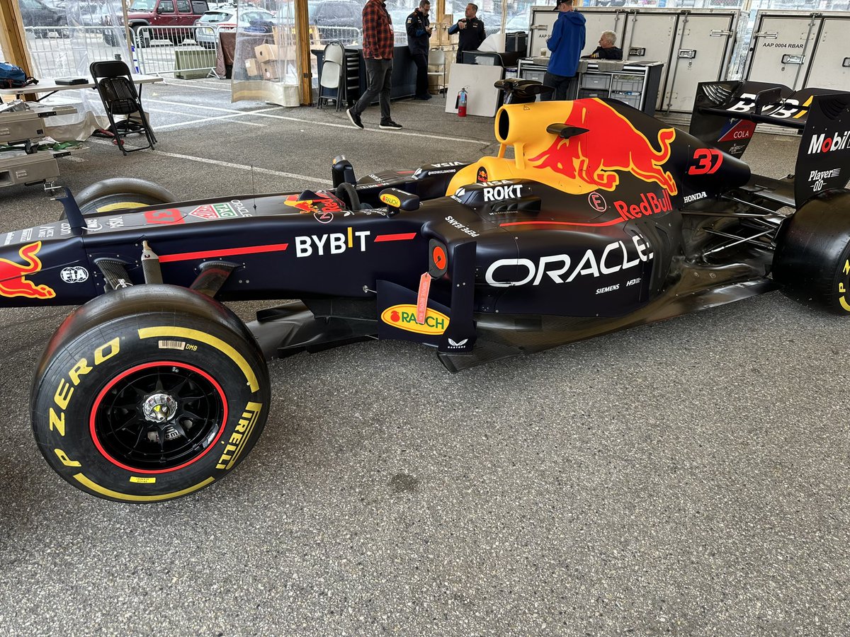 Poth2887's tweet image. Red Bull fan fest