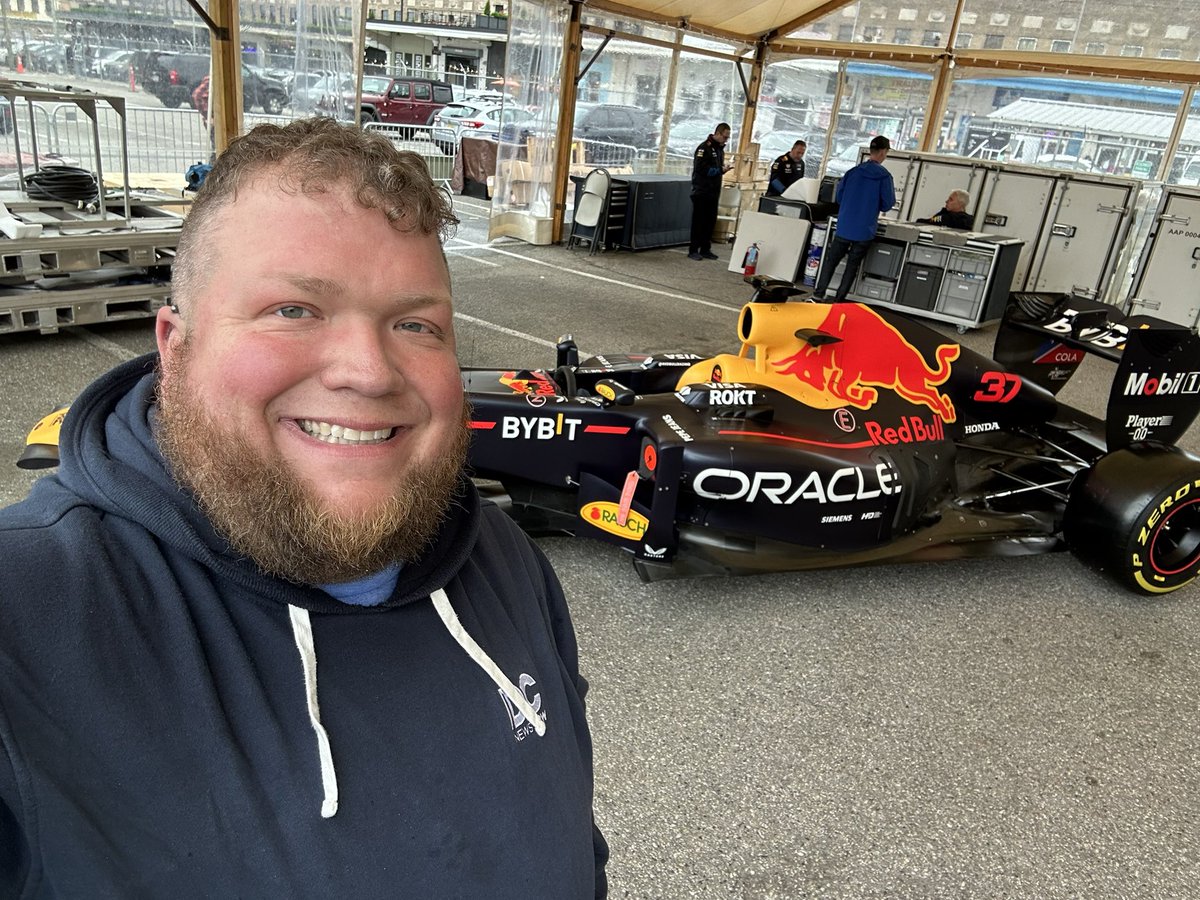 Poth2887's tweet image. Red Bull fan fest