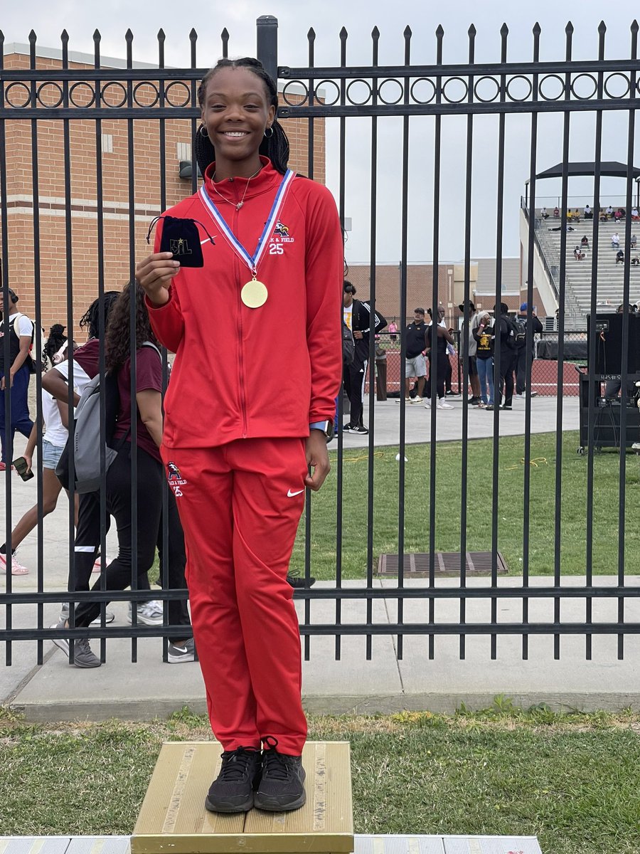 AHS_GirlsTrack's tweet photo. Triple Jump Regional Champion Mia Maxwell 40’8!!!! #Statebound #theAway 💪🏾💪🏾💪🏾 @HumbleISD_Ath @HumbleISD_AHS https://t.co/yn5GOR2wBb