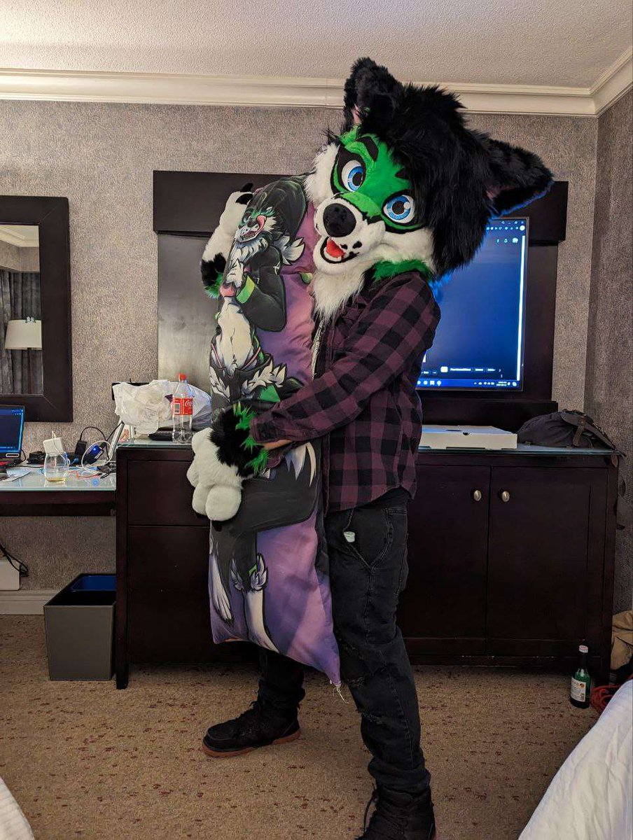 Happy #FursuitFriday !!! This is my first time, so be gentle 💚