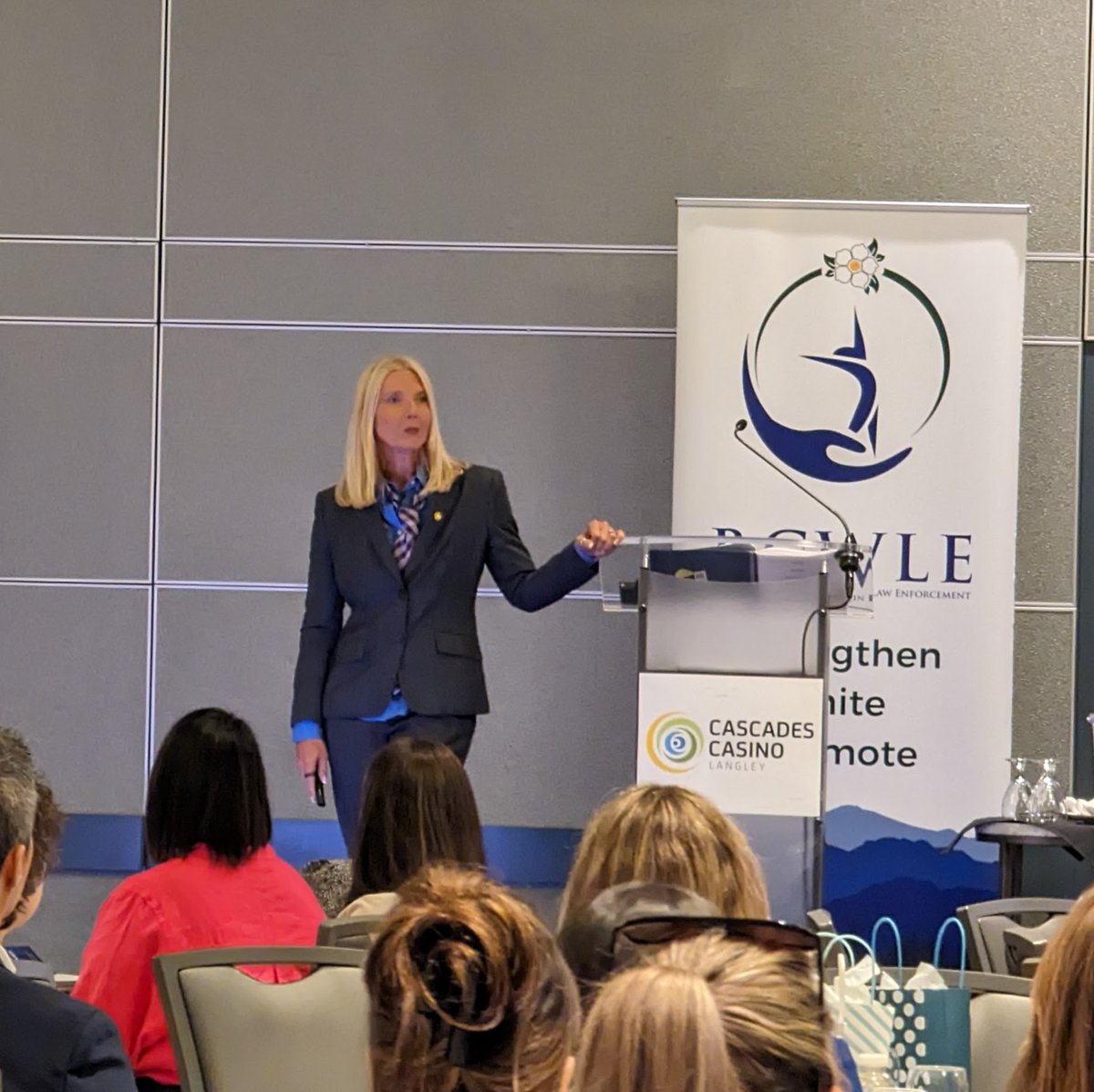 Keynote speaker Retired Chief @ziman_kristen started off her presentation by citing her bona fides as an honorary Canadian citizen. She could even tell us how many points are on the maple leaf on the Canadian flag!
#WeServeWeProtectWeLead #WomenLeading #StrongerTogether #BCWLE