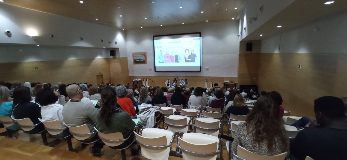 Socios de la delegación de @ConArtritis en Mallorca (@ConartritisPMA ) y reumatólogos de @SonLlatzer junt@s en las VI Jornadas de @pacientactiuib 
@IsabelPerez_AR