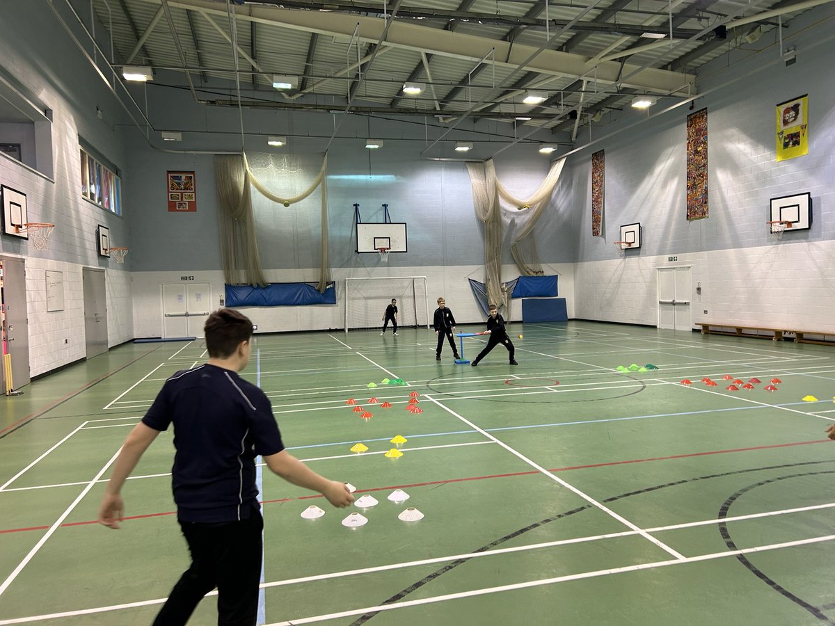 Year 7 enjoying a cricket lesson in PE today 🏏 🏏🏏 <a href="/ClareMountSSC/">Clare Mount Specialist Sports College</a>