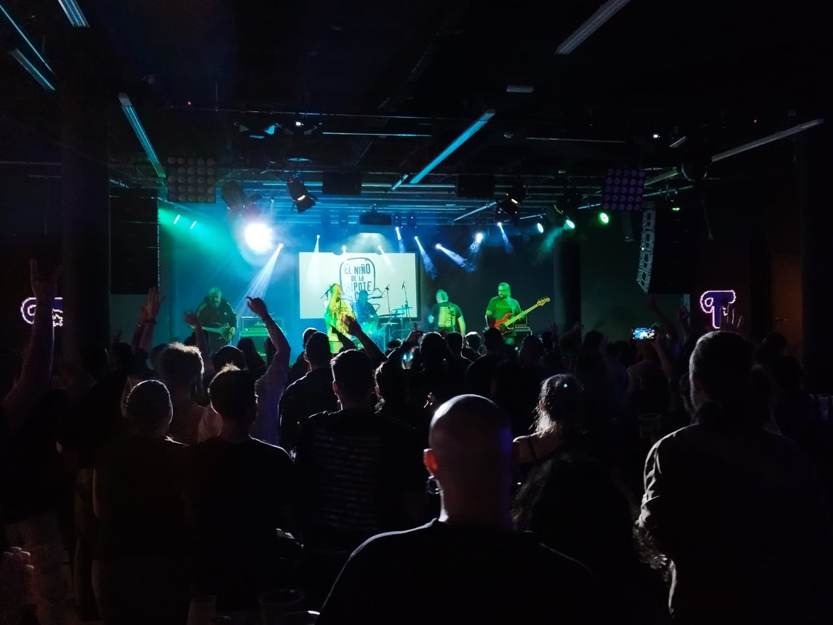 AytoFuenlabrada's tweet photo. Esta noche disfrutamos en Casa de la Música del concierto de El Niño de la Hipoteca y Junkie Monkey, en el Festival de las Estrellas. https://t.co/HQOkdG8IPQ