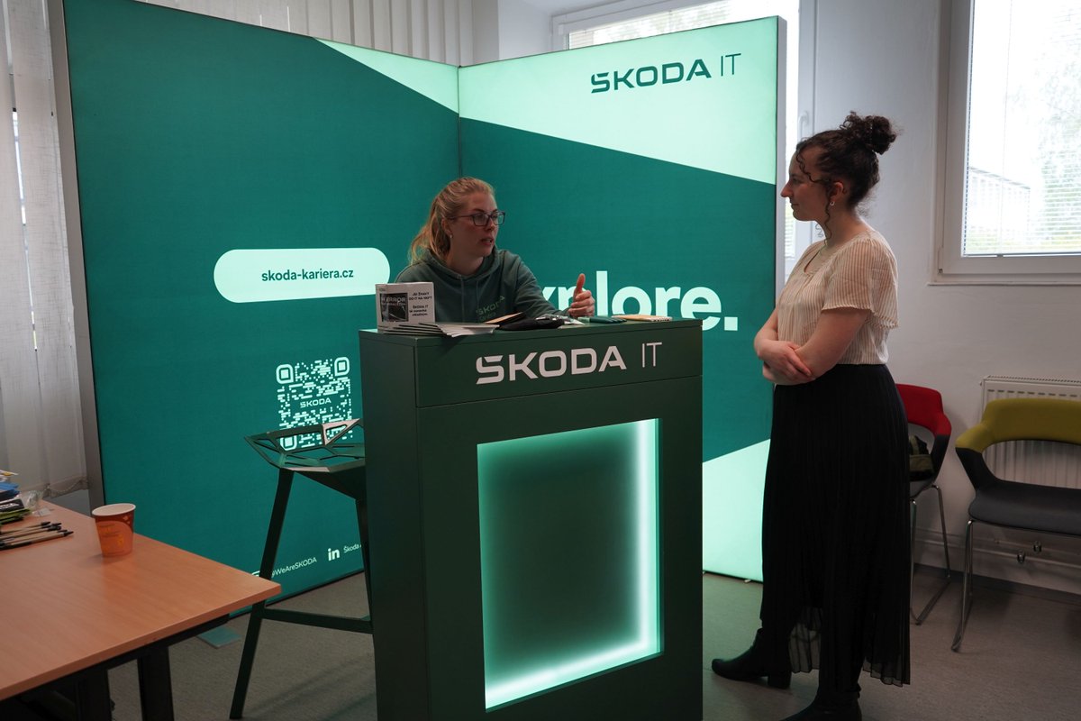 KyberSoutez's tweet photo. 10.000 soutěžících, 400 zapojených škol, 61 finalistů, 50 partnerů, 400 účastníků doprovodného programu finále. 
Sice již známe vítěze 8. ročníku soutěže, nicméně nás stále ještě čeká letní škola kybernetické bezpečnosti, výběr národního týmu a účast na evropském finále v Itálii. https://t.co/yRfEQViKpD
