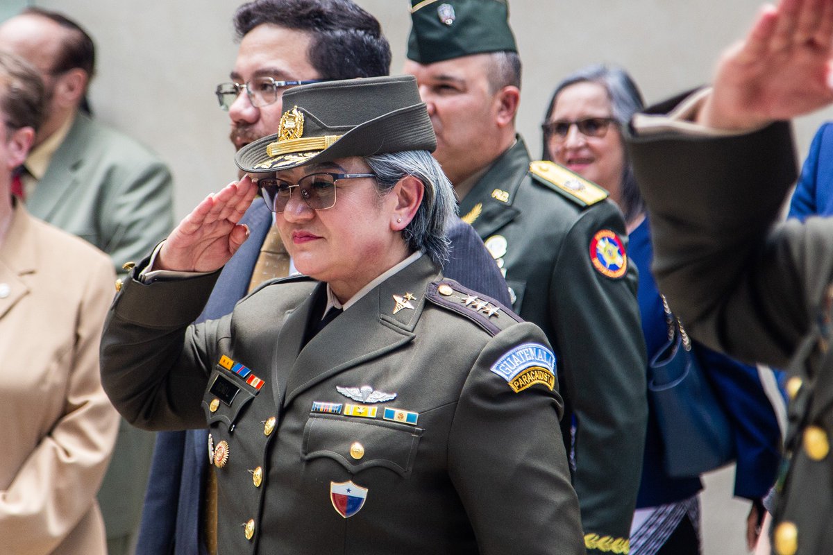 La Secretaria Ana Leticia Aguilar, y la Subsecretaria Diana Sagastume, participaron en la Inauguración de la Primera Escuela de Derechos Humanos del @Ejercito_GT Un espacio para capacitar al personal militar y generar conciencia sobre la importancia de garantizar los DDHH.