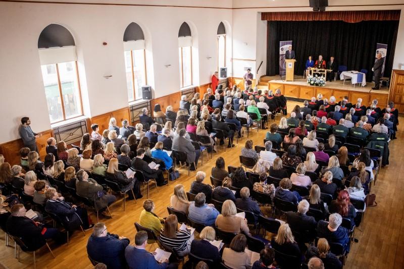 Northern and Western Health Trusts - Freedom of the Borough - Causeway CGB Council . Altnagelvin Hospital Choir singing 'Bridge over Troubled Waters' - how fitting for these wonderful workers.
📸 @McAuleySteven