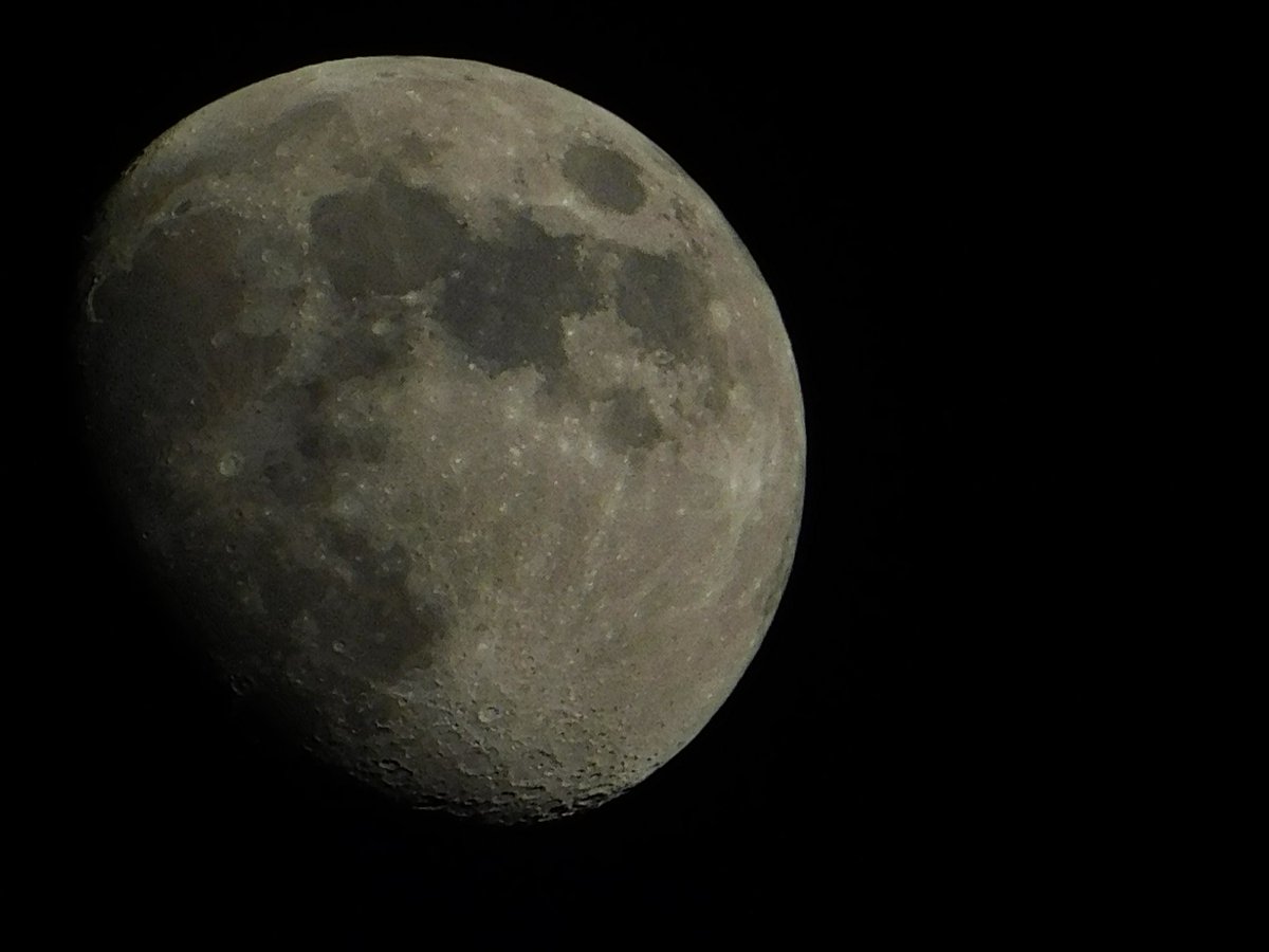 The moon tonight 😍🌙 #moon #northcoast #visitcauseway #causewaycoast #photography #ballycastle #NorthernIreland