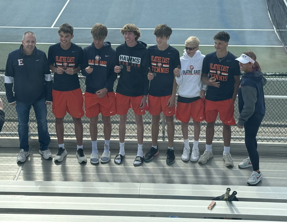 It was good day for the Hawk JV Tennis team at the Sunflower League Championships. Both singles and doubles teams taking home some hardware. Hawk Proud!! @OE_Tennis @OlatheEastHawks