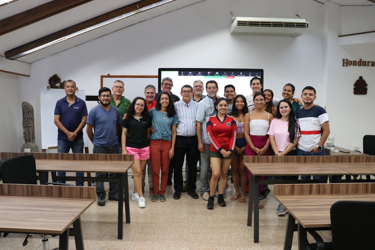 🎓 Gustavo Sención, investigador y graduado de la Escuela de Posgrado del #CATIE, impartió una charla científica en la Escuela de Posgrado de donde es egresado, siendo un valioso aporte al diálogo académico y científico. Más información aquí: tinyurl.com/2p8kv3ee