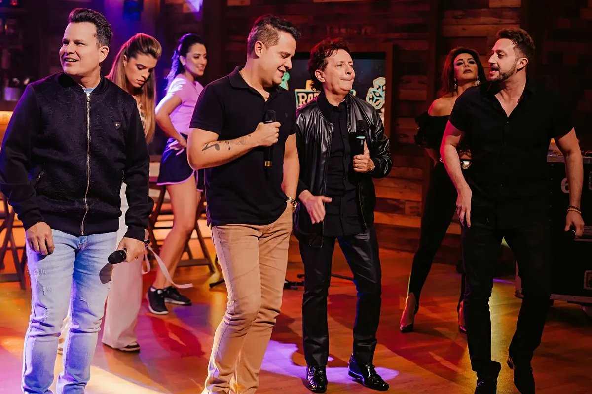 gilliardoficial's tweet photo. É daqui a pouco! Às 22h! No @pgm_ratinho com meu amigo @ratinhodosbt no @SBTonline. Junto com meu filho @sylvio_marinho , @joaonetoefrederico e @grupotradicao . O #BotecoDoRatinho tá imperdivel! Esperamos vcs! 😉📺
📸 @eversonsilva99
#Gilliard #Ratinho #ProgramaDoRatinho #SBT https://t.co/ez7n0gZlHE