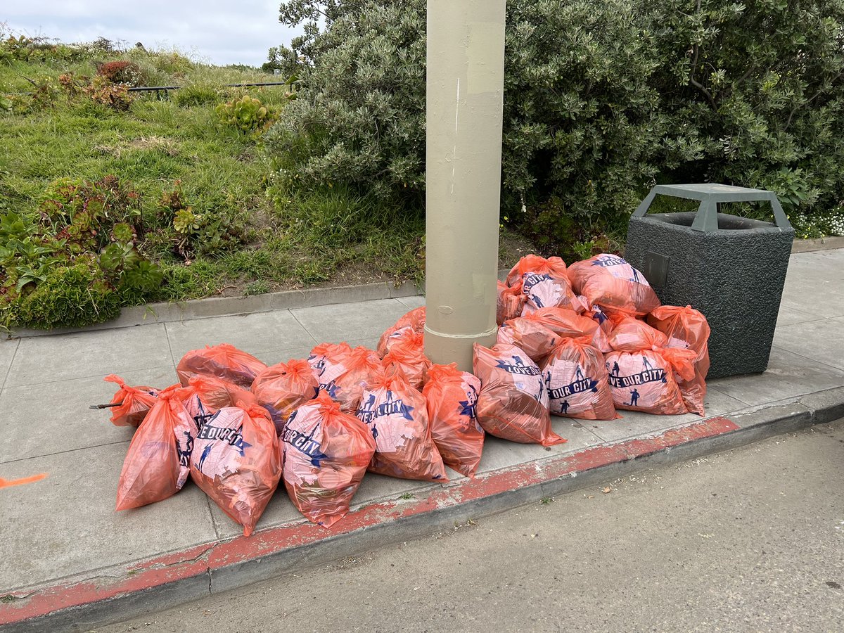 Big thanks to @areaa and @span_io who both came up big, filling 42 bags of trash from Ocean Beach and the Outer Sunset neighborhood this morning. Enjoy the best of nature and human kindness this weekend and Earth Day. Many cleanups to join! refuserefusesf.org/cleanups