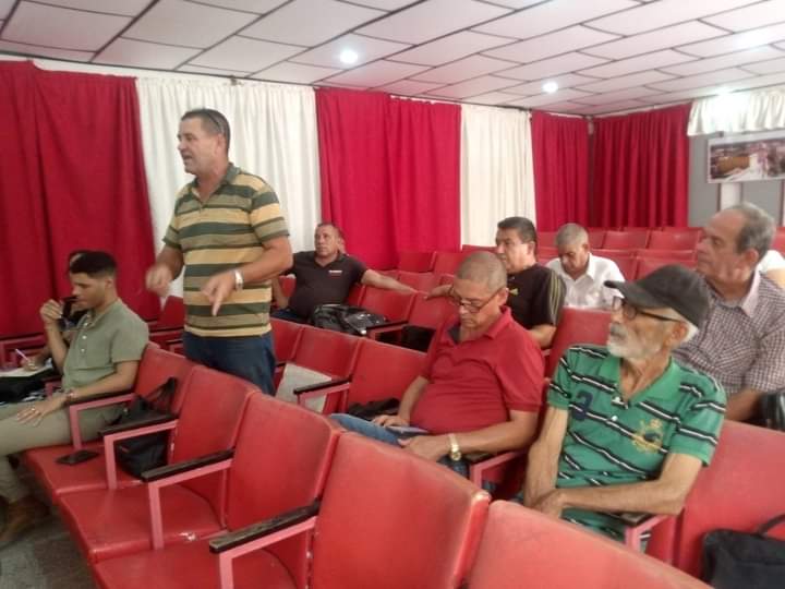 Se analiza el Estado de Implementación de la Ley de Soberanía Alimentaria, Seguridad Alimentaria y Educación Nutricional en el Consejo de la Administración Municipal de  #SanctiSpíritusEnMarcha #GenteQueSuma #YayaboEn510
<a href="/AlexisLorente74/">Alexis Lorente Jiménez</a> <a href="/DeivyPrezMartn1/">Deivy Pérez Martín</a> <a href="/isbelreina1979/">Isbel Reina Cuba</a>