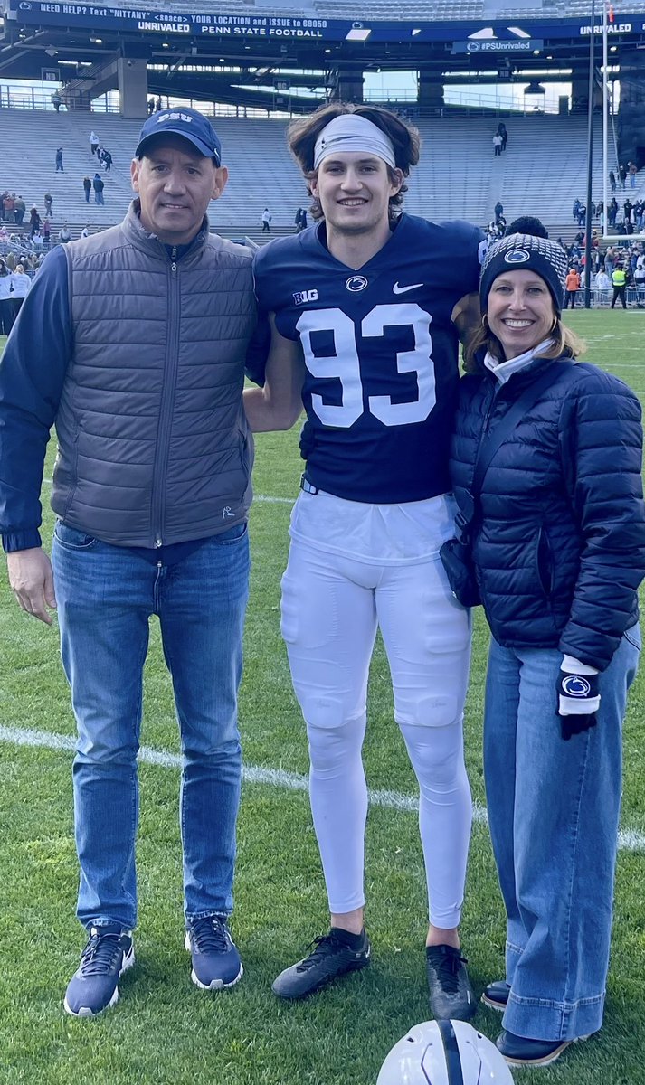 Thank you to @happyvalleyutd and @StateCollegeQBC for getting my family to the Blue-White game! It means the world to have them supporting me in Beaver Stadium.