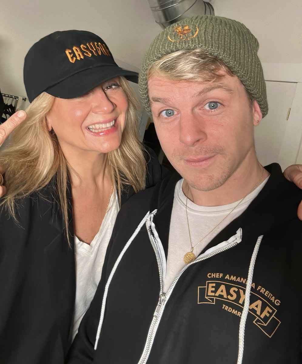 Freitag Friday is the perfect day to get in on your TeamAF merch! Take a peek at what we’ve got in my online store and keep your eye out for new items dropping soon! Oh and be sure to tag me so I see your cute pics and can share them! It’s EasyAF. @kedz shop.amandafreitag.com