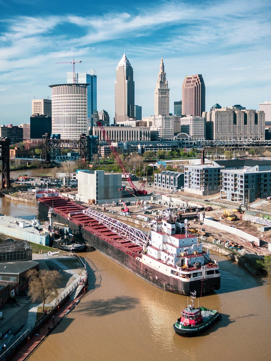 The winding march of American Courage down the Cuyahoga River.