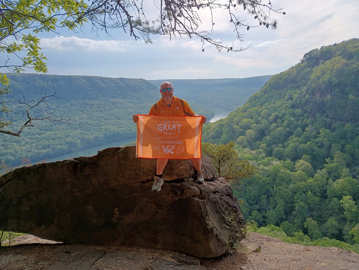 It's great to be a Tennessee Vol!  From the top of Signal Mountain, welcome to the family #NewVols!

@tennalum