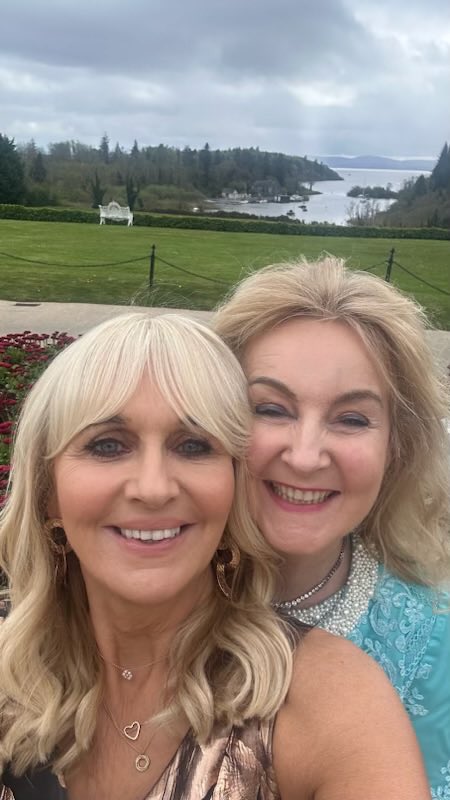 Wonderful day spent in Cong in Mayo at a hugely enjoyable fundraising charity lunch for the amazing ⁦@MayoRoscHospice⁩ - organised by the phenomenal duo of women ⁦@lauritablewitt⁩ & ⁦@JenningsMartina⁩ - honoured to be the guest speaker. Humbling&great fun day.