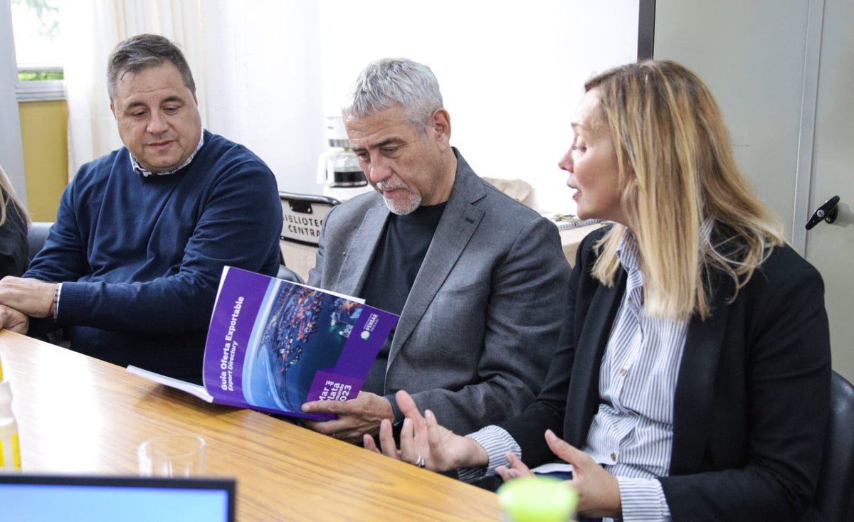 La <a href="/unmdp/">Universidad Nacional de Mar del Plata</a> y <a href="/PensarMDP/">Punto de Encuentro Pensar Mdp</a> realizaron una Guía Oferta Exportable de Mar del Plata al Mundo desde el Programa Acompañando Exportadores.

En la reunión nos acompañaron docentes y dirigentes del peronismo marplatense <a href="/ManinoIriart/">Rodolfo Manino Iriart</a>, <a href="/latortosamdp/">Rosana Tortosa</a>, <a href="/ejn62/">EDUARDO J. NIELLA</a>, <a href="/DeboIndarte/">Débora Indarte</a> y <a href="/AnaRosaContessi/">Ana Contessi</a>.