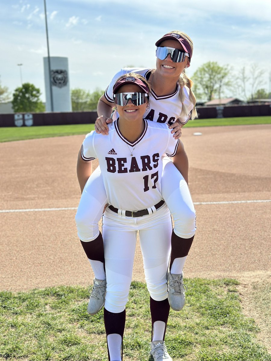 MoStateSoftball's tweet photo. 😎😎

#Team56 | #Summit https://t.co/2RfHxQLKAh