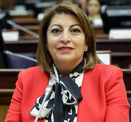 Emilian36754510's tweet photo. EL HIJO DE VILMA ANDRADE HA SIDO EL ESPOSO DE LA MINISTRA ANDREA ARROBO por ahí las malas lenguas dicen por ahí hay robo, no olvidemos que Vilmita es embajadora en España allá donde Noboa exigió farra, y para colmo este hijito atropello borracho a un menor, mira tú que calaña. https://t.co/7uym1p40uY