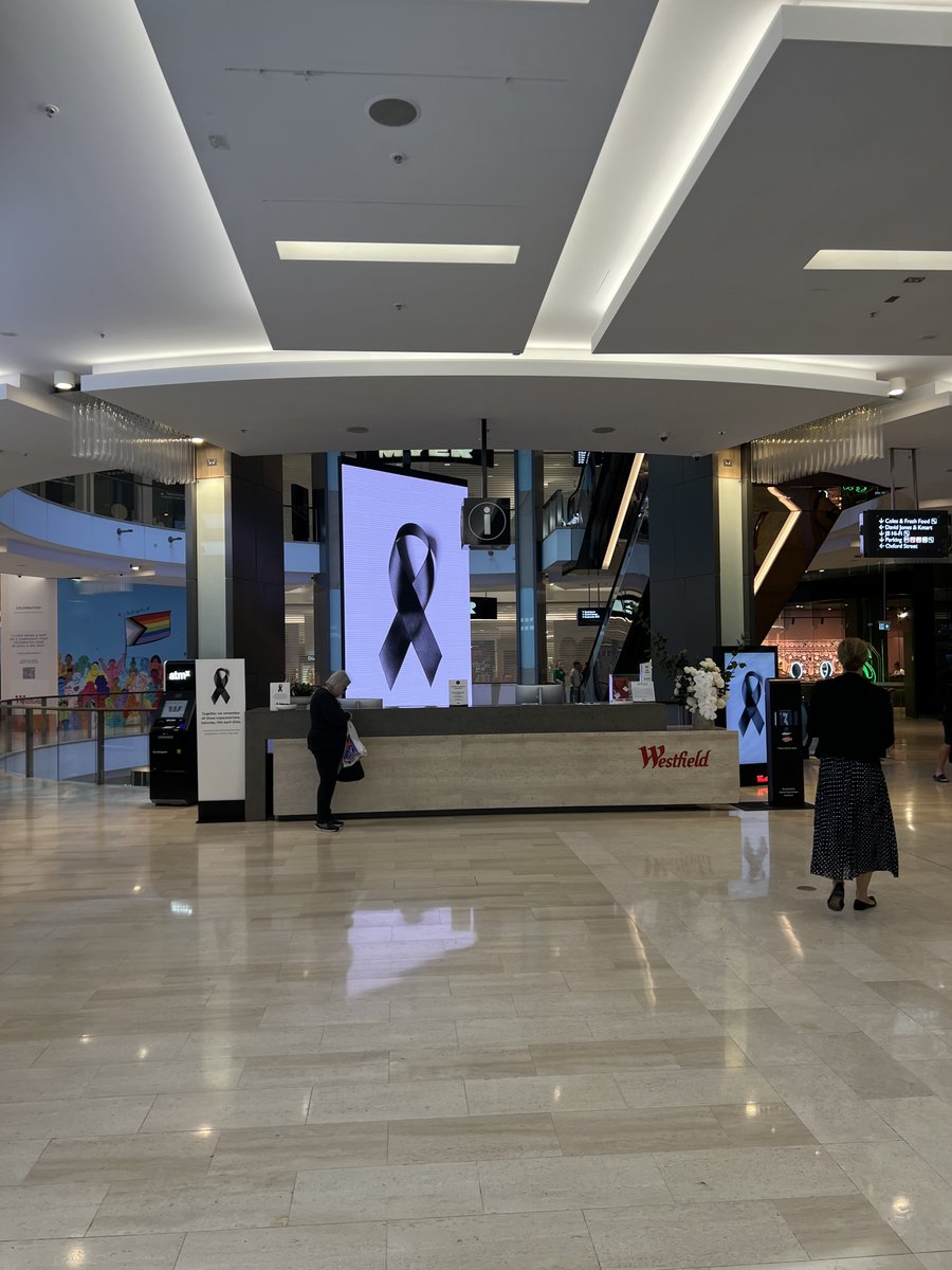 On Thursday I felt some impulse to drive to Westfield Bondi Junction for the day of reflection and condolences that had been declared in the wake of the previous weekend's awful stabbing rampage inside the shopping centre. LINK to story here:

markmordue.substack.com/p/black-ribbon…