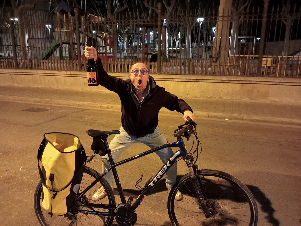 donvaleron's tweet photo. Dia 20 #30diesAMBbiciBCN #30diesAMBbici #30DEB #AMBbici #30diasenbici #30daysofbiking #avuitrek #yaesmañana #tastdevins #hexaedro #entrevins 🚲 🚲 🚲 🚲 https://t.co/h5NXu7SRog
