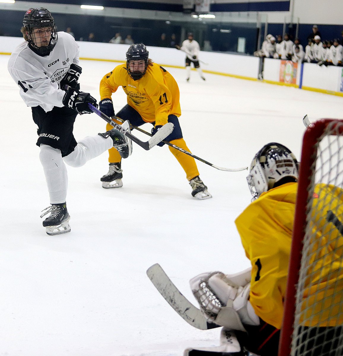 HP17 BOYS: Goal by Kade Stengrim (Brainerd) in final second lifts Section 8 (White) past Section 7 (Gold) 2-1. Evan Hinnenkamp (Buffalo) also scores for White, Gavin Greniuk (Elk River) and Charles Stenehjem (Moorhead) combine for 23 saves for win.
minnesotahockey.org/page/show/8702…
#ccmhp