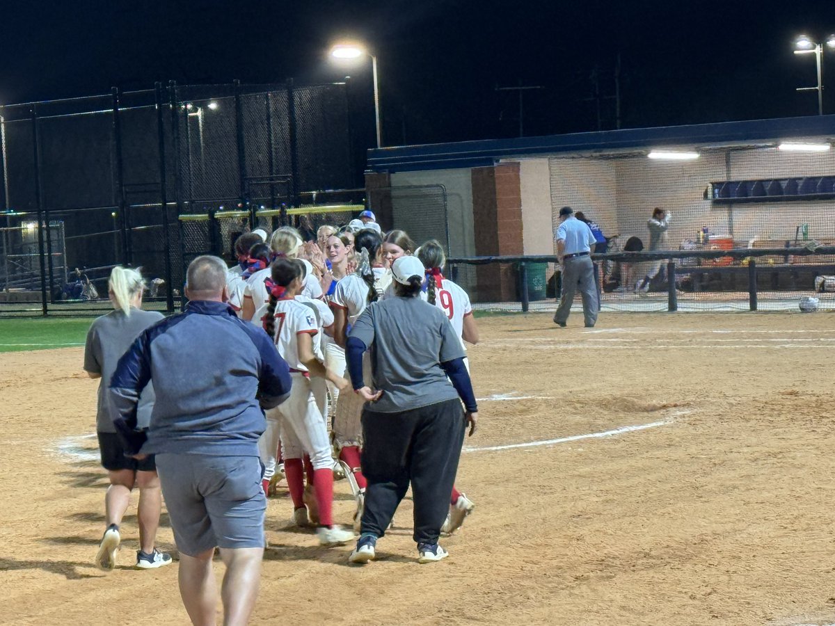 Patriot softball clinches 2nd place in District with a win over Tivy!! Congratulations! Playoff bound back to back seasons!! First time in school history! Patriots making leaps and bounds @VMHS_sb @JISD_ATHLETICS @SAVeteransHS