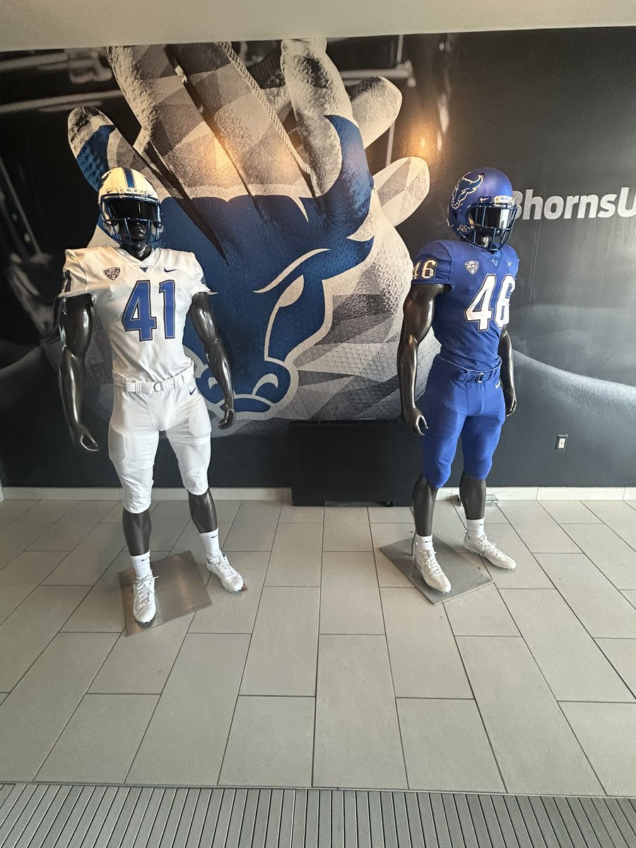 Great Visit at @UBFootball Today! Love the atmosphere! @Pete_Lembo @ronwhitcomb @TQHancock @southpointeFBSC