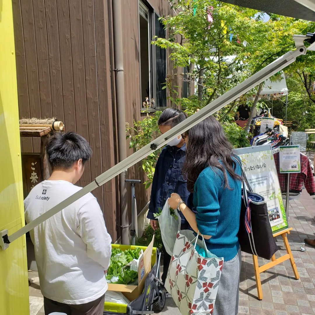 tsurukawayui's tweet photo. 町田市のオンザウェイさんの春の集いで出店中‼️
フリースクールの卒業生、在籍の子どもたちがお手伝いに来てくれてます☺️フライドポテト🍟や冷たいドリンクをご用意してお待ちしてます😉👍芹が谷公園にいく道の途中です🎶 #オンザウェイ #春の集い #つるかわ子どもこもんず #キッチンカー
#子ども支援 https://t.co/1apeupoj0v