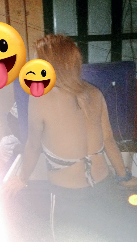 อยากโดนเปย์...อยากโดนโยก.
ว่างค่ะ