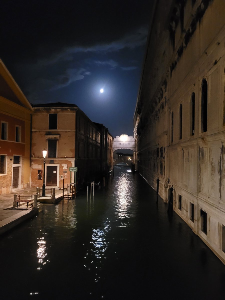 @quiz_viajero El puente de los suspiros. Venecia de noche es otra cosa, totalmente misteriosa y tetrica