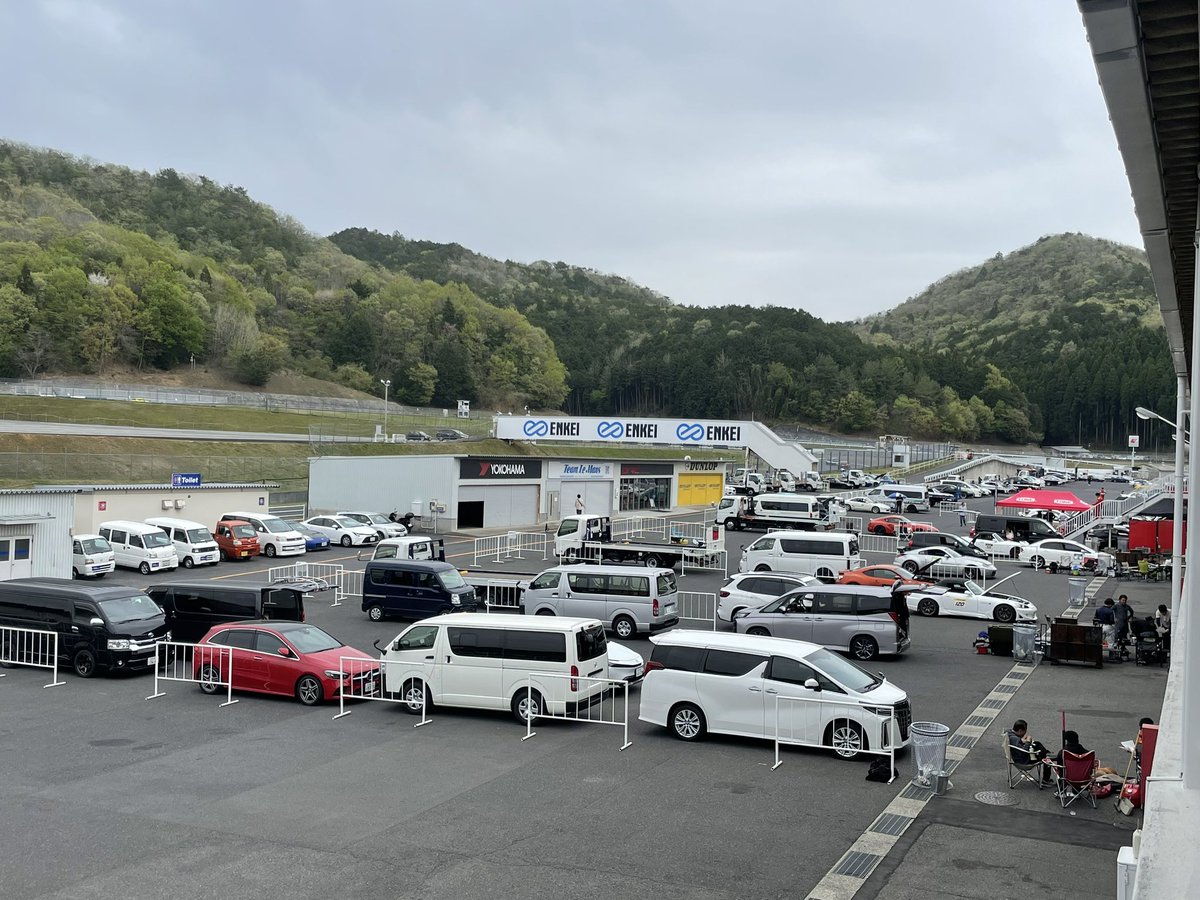 AutoDealerAGENT's tweet photo. 今日は岡山国際サーキットで開催中の
「レブスピードミーティング」にお邪魔してます🏁
デモカーのGR86で仕様変更した86BRZ用AGENTオリジナル車高調のテストをします🔧
関係者の皆様、よろしくお願いします🙇‍♂️

#レブスピードミーティング
#岡山国際サーキット
#86BRZ https://t.co/cGhd8apiqp